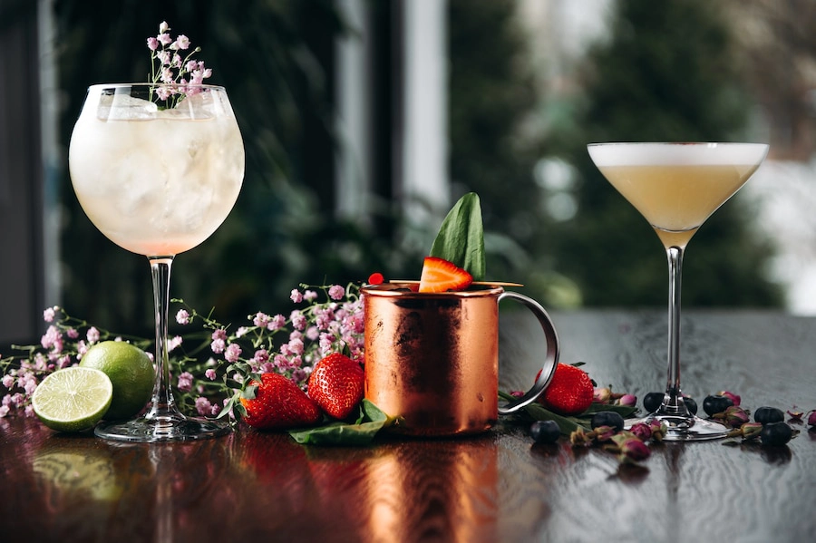 party-drink-green-alcohol-bar-sangria-cocktails-to